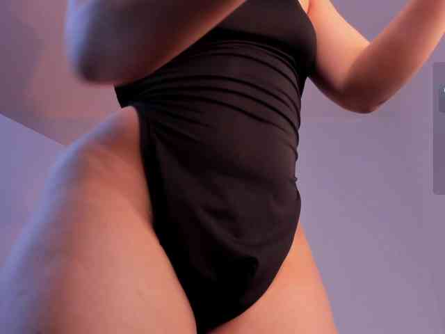 Mia_Moralez webcam