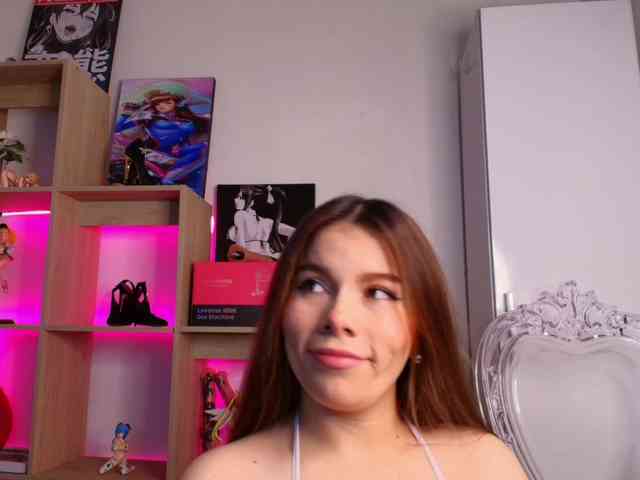 Mia_Moralez webcam