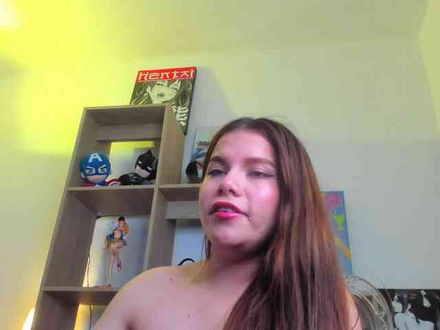 Mia_Moralez webcam