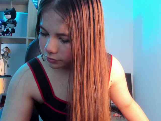 Mia_Moralez