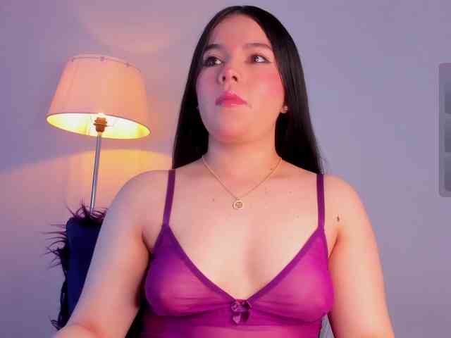 Mia_Moralez webcam