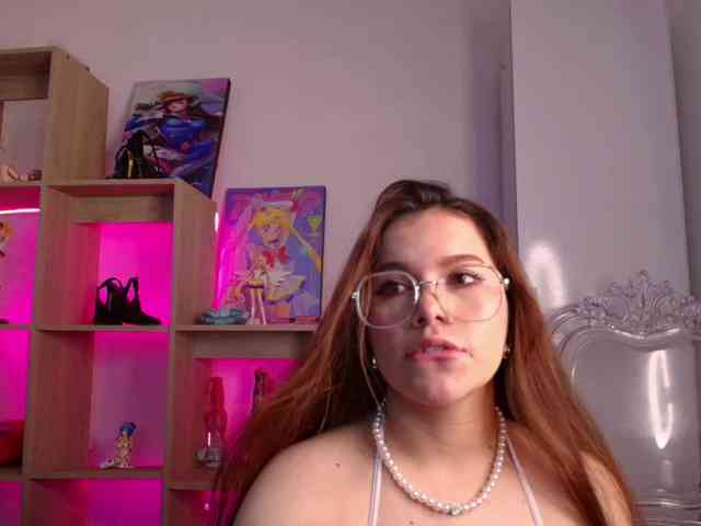 Mia_Moralez webcam