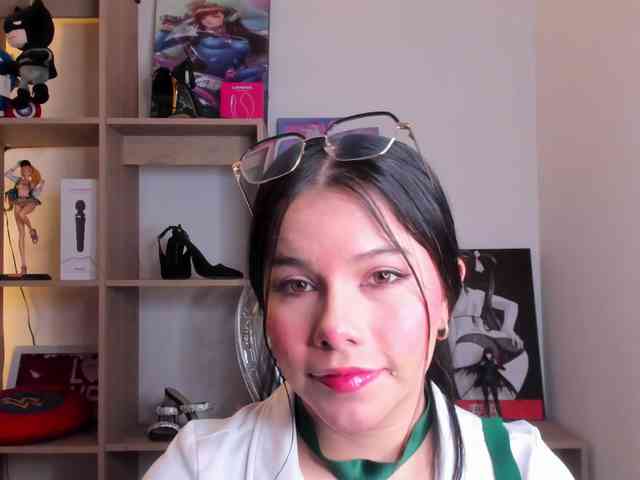 Mia_Moralez webcam