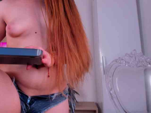 Mia_Moralez webcam