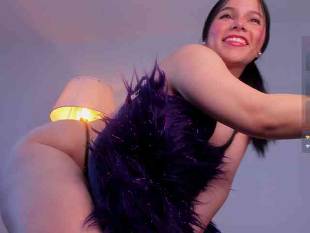 Mia_Moralez webcam