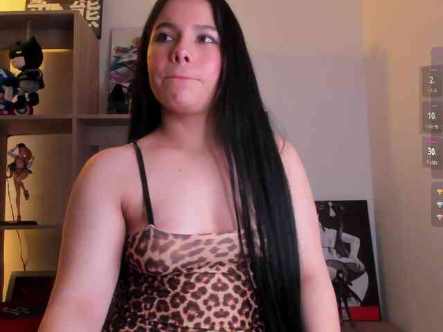 Mia_Moralez webcam