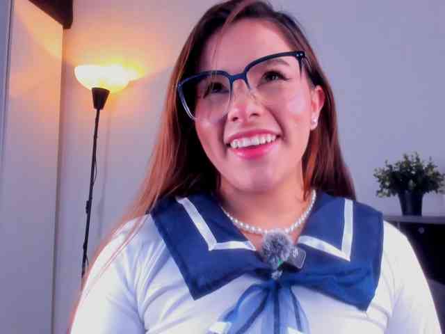 Mia_Moralez webcam