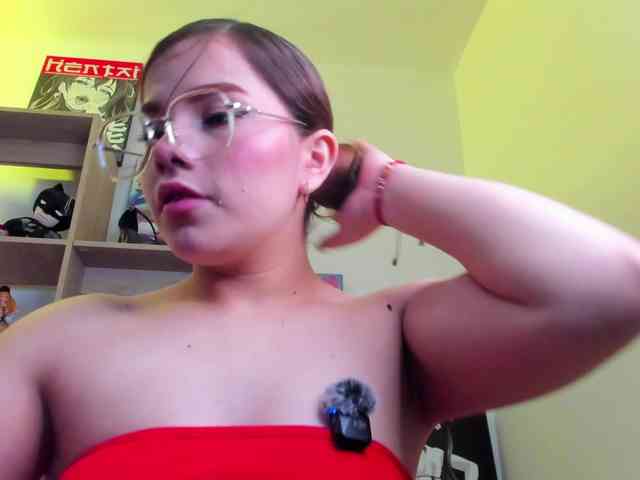 Mia_Moralez