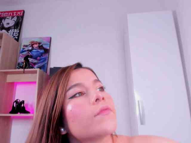 Mia_Moralez webcam