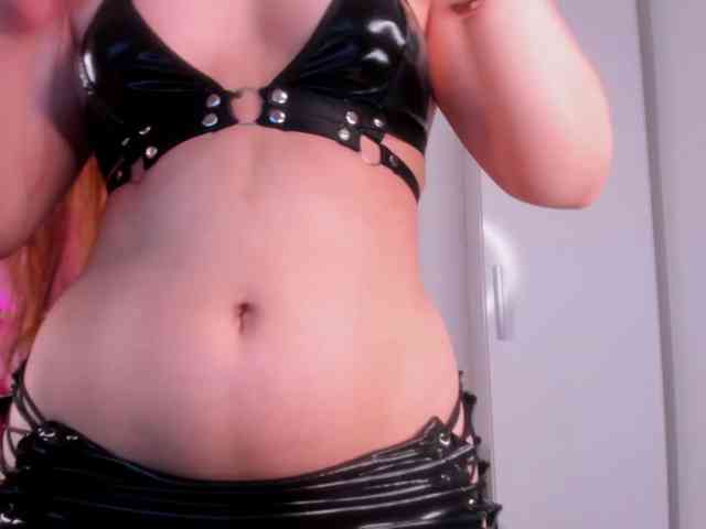 Mia_Moralez webcam