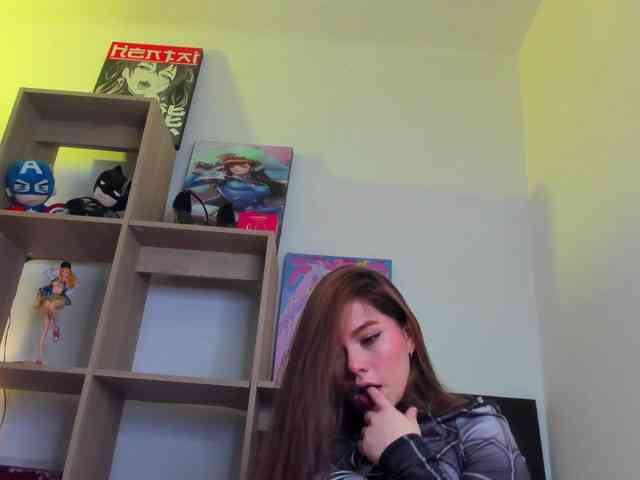 Mia_Moralez webcam