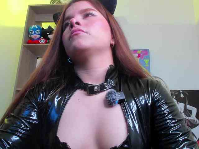 Mia_Moralez webcam