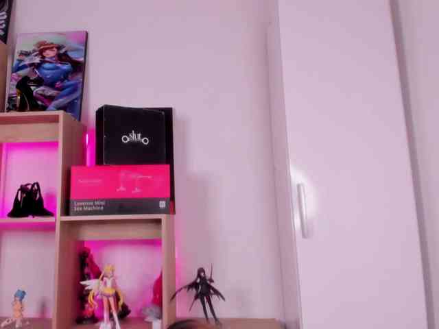 Mia_Moralez webcam