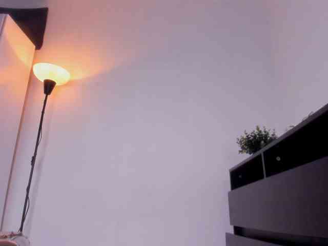 Mia_Moralez webcam