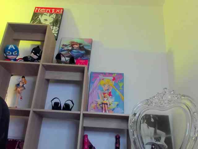 Mia_Moralez webcam