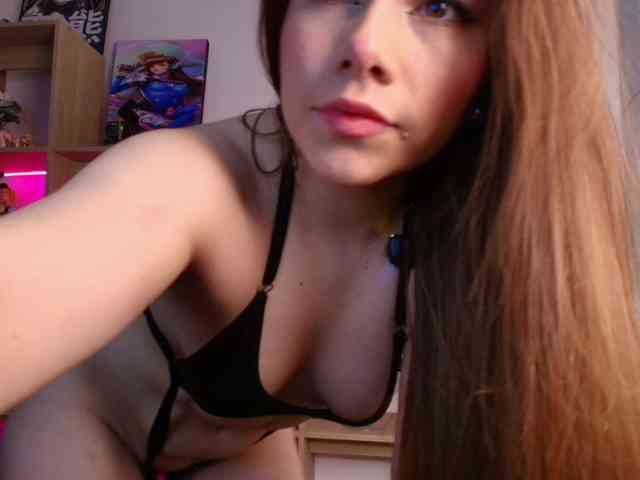 Mia_Moralez webcam