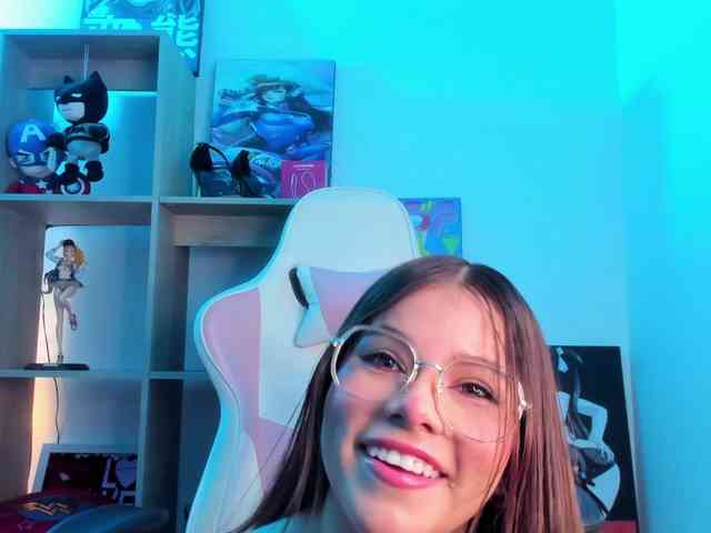 Mia_Moralez webcam