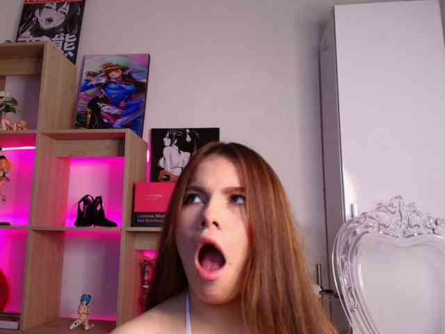 Mia_Moralez webcam