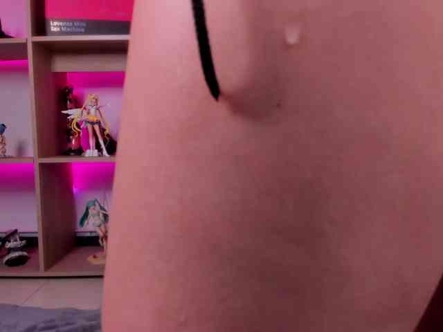 Mia_Moralez webcam