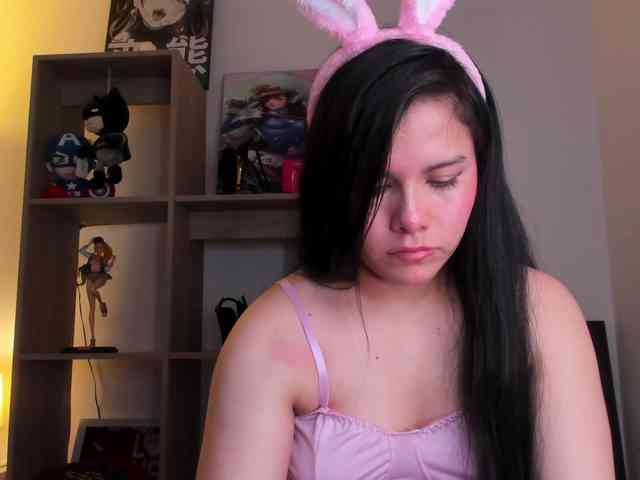 Mia_Moralez