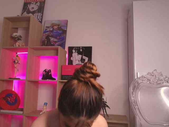 Mia_Moralez webcam