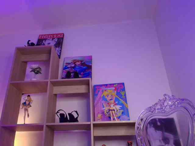 Mia_Moralez webcam