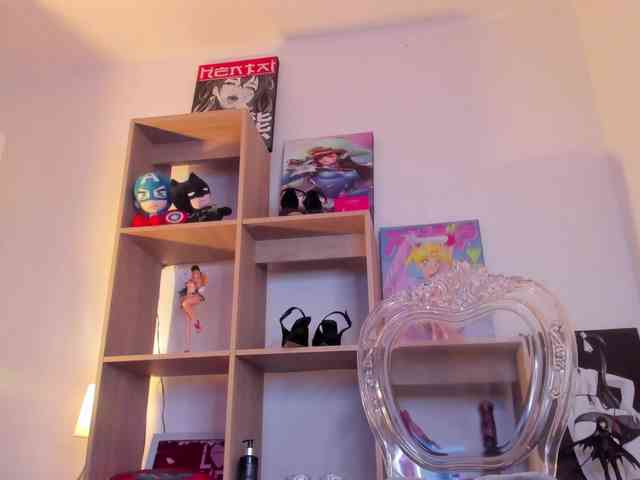 Mia_Moralez webcam