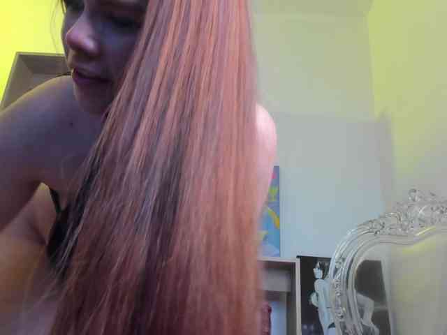 Mia_Moralez webcam