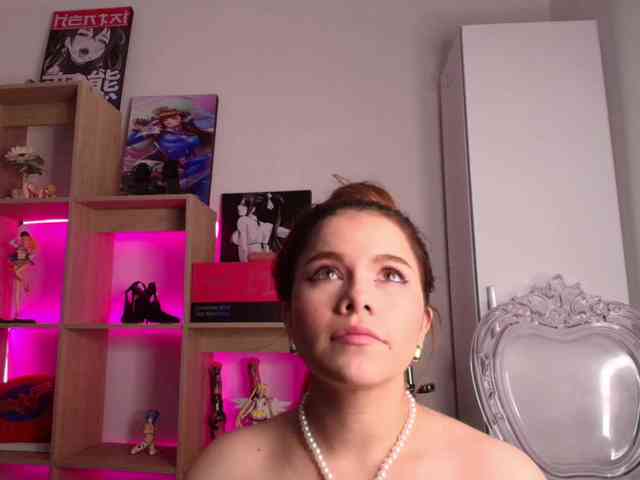 Mia_Moralez webcam
