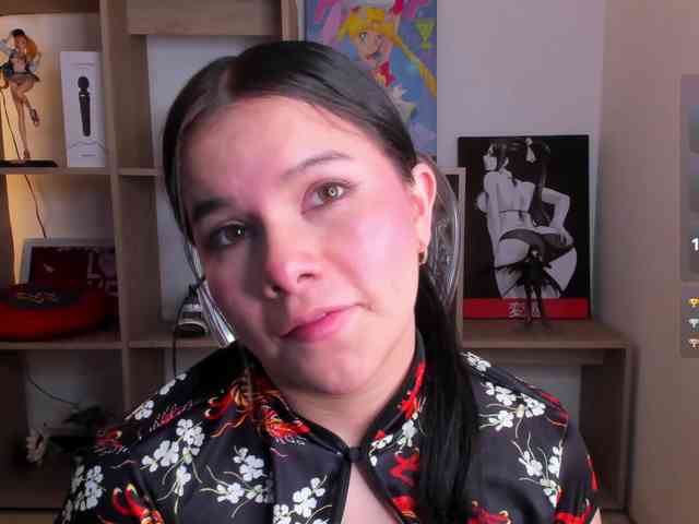 Mia_Moralez webcam