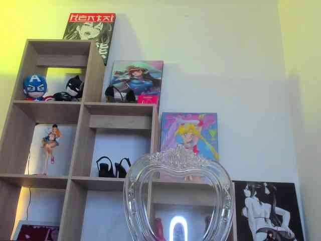 Mia_Moralez webcam