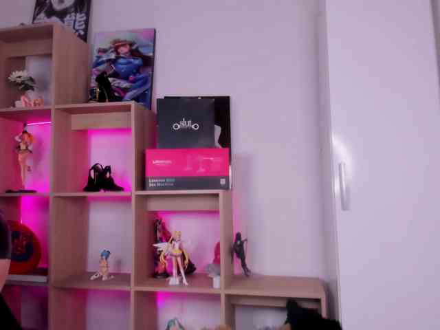 Mia_Moralez webcam