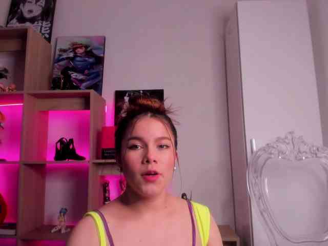 Mia_Moralez webcam