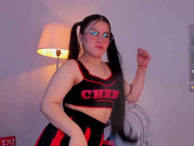 Mia_Moralez webcam