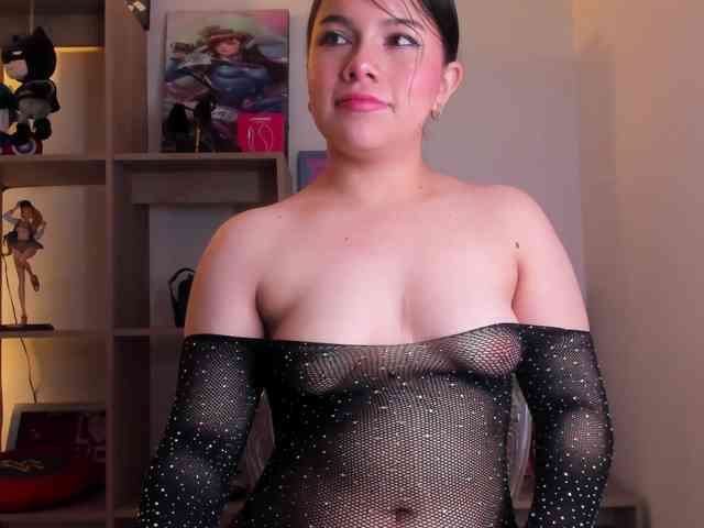 Mia_Moralez webcam