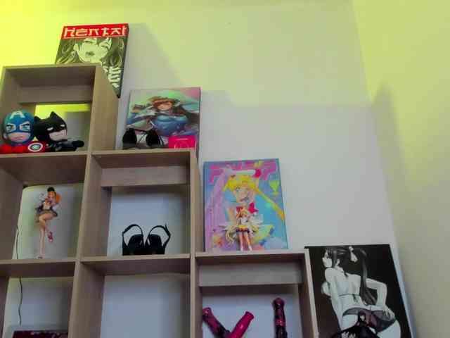 Mia_Moralez webcam