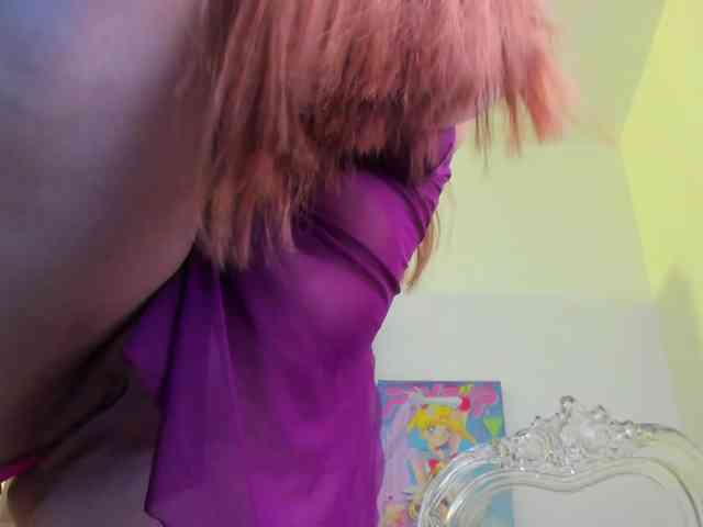 Mia_Moralez webcam