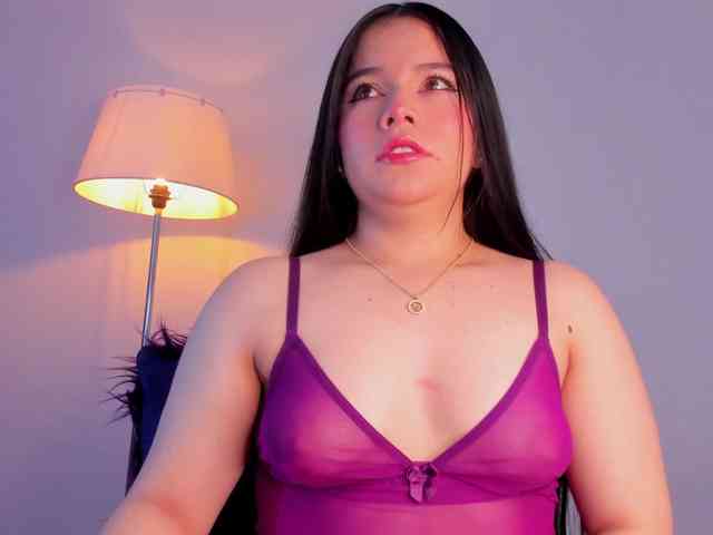 Mia_Moralez webcam