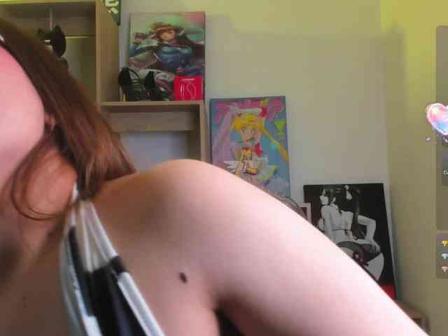 Mia_Moralez webcam