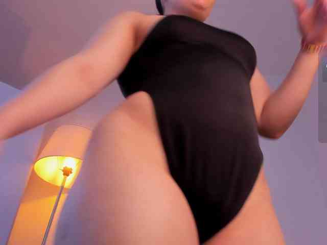 Model: mia_moralez