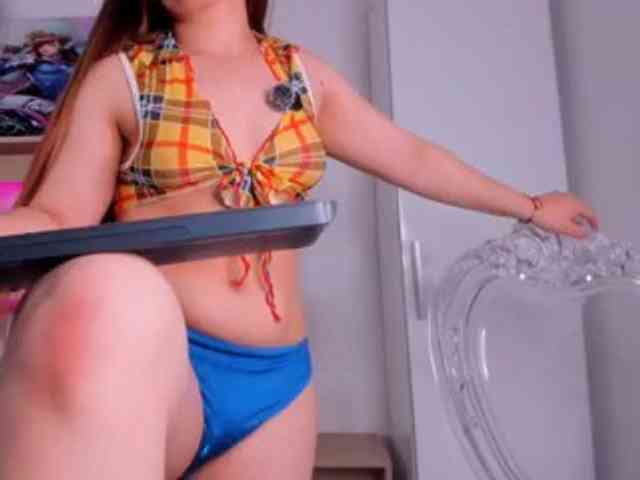 Mia_Moralez webcam