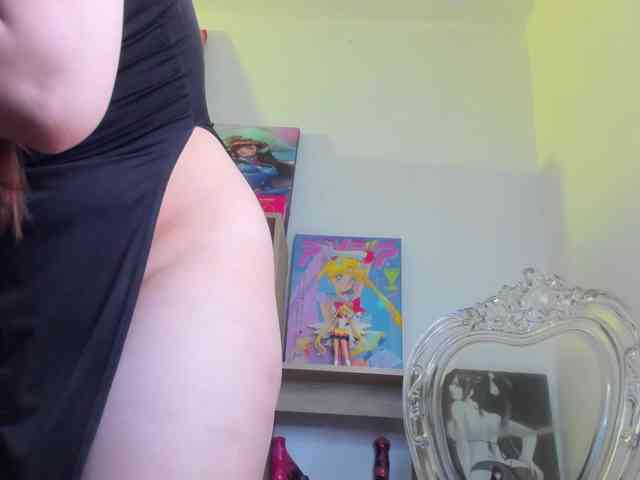 Mia_Moralez webcam