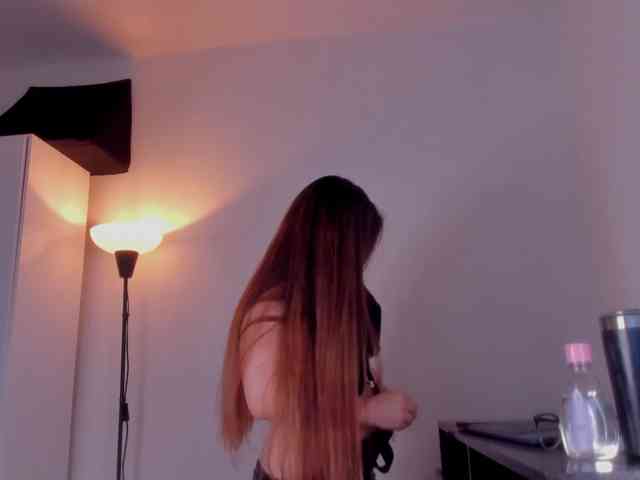 Modèle: mia_moralez