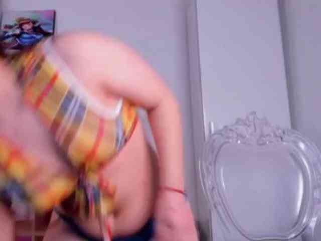 Mia_Moralez webcam
