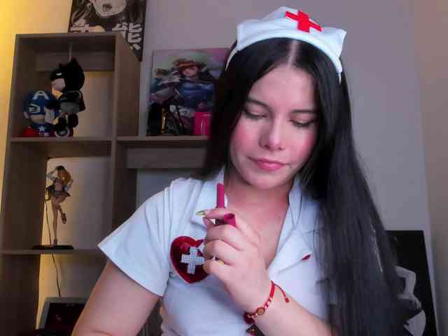 Mia_Moralez