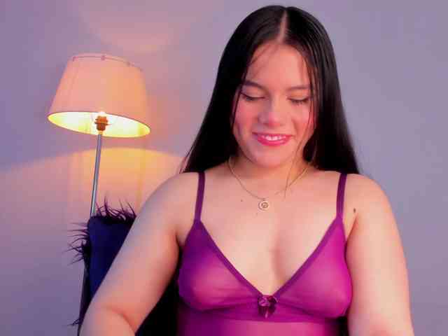 Mia_Moralez webcam