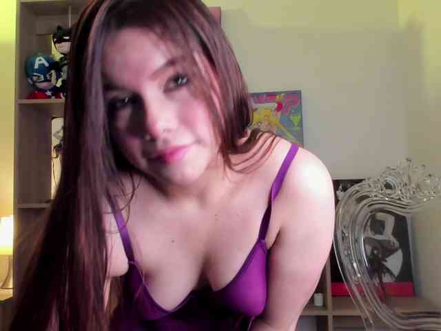 Mia_Moralez webcam
