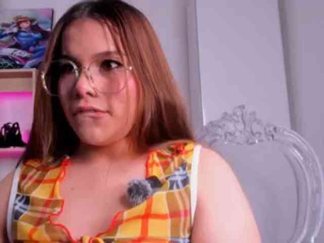 Mia_Moralez webcam