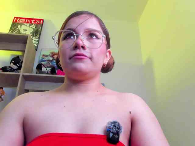 Mia_Moralez webcam