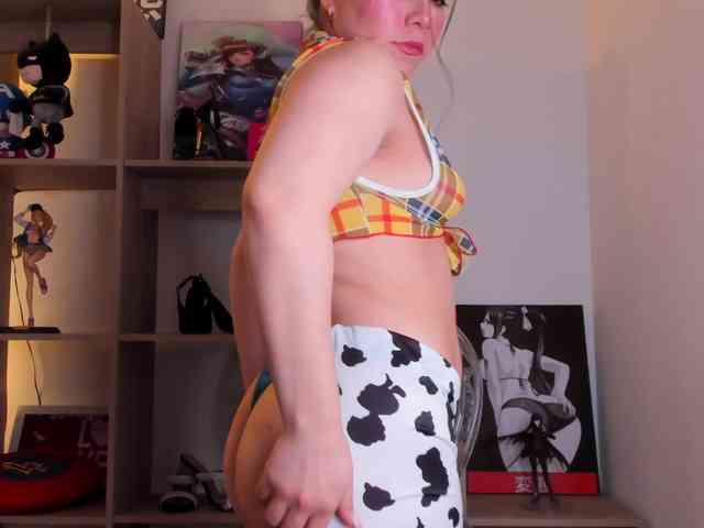 Mia_Moralez webcam